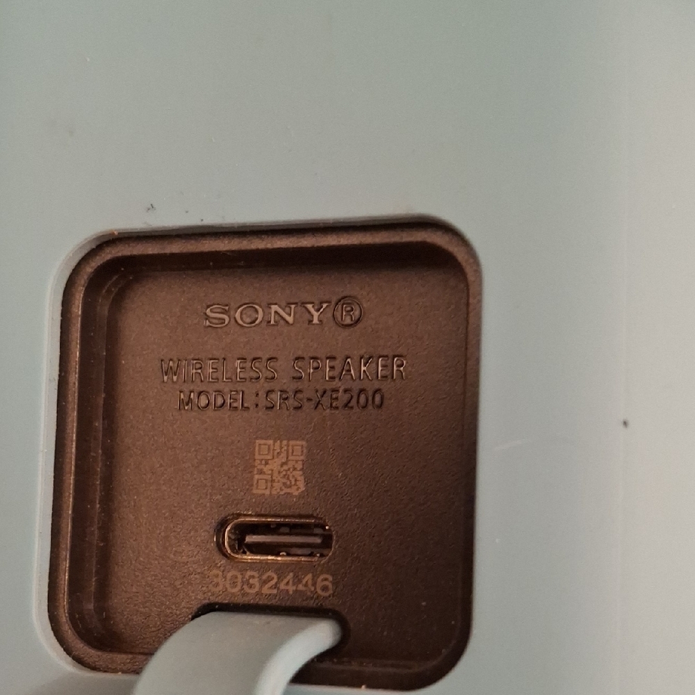 Sony Blue Portable Speaker with Minimalist Design - Picture 10 of 10